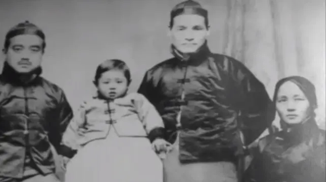 70262b12cc7244909354f676775f8051.png 70262b12cc7244909354f676775f8051.png